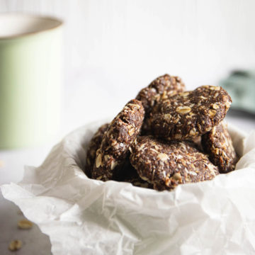 Healthy No-Bake Chocolate Oatmeal Cookies [V+GF]