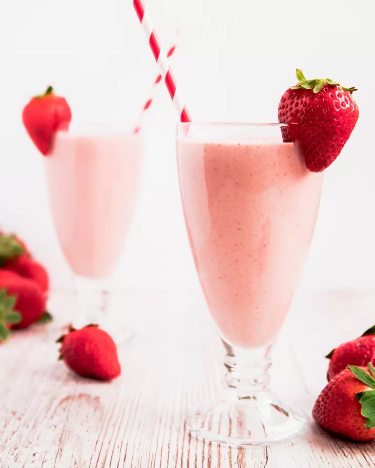 Healthy Breakfast Strawberry Banana Smoothie