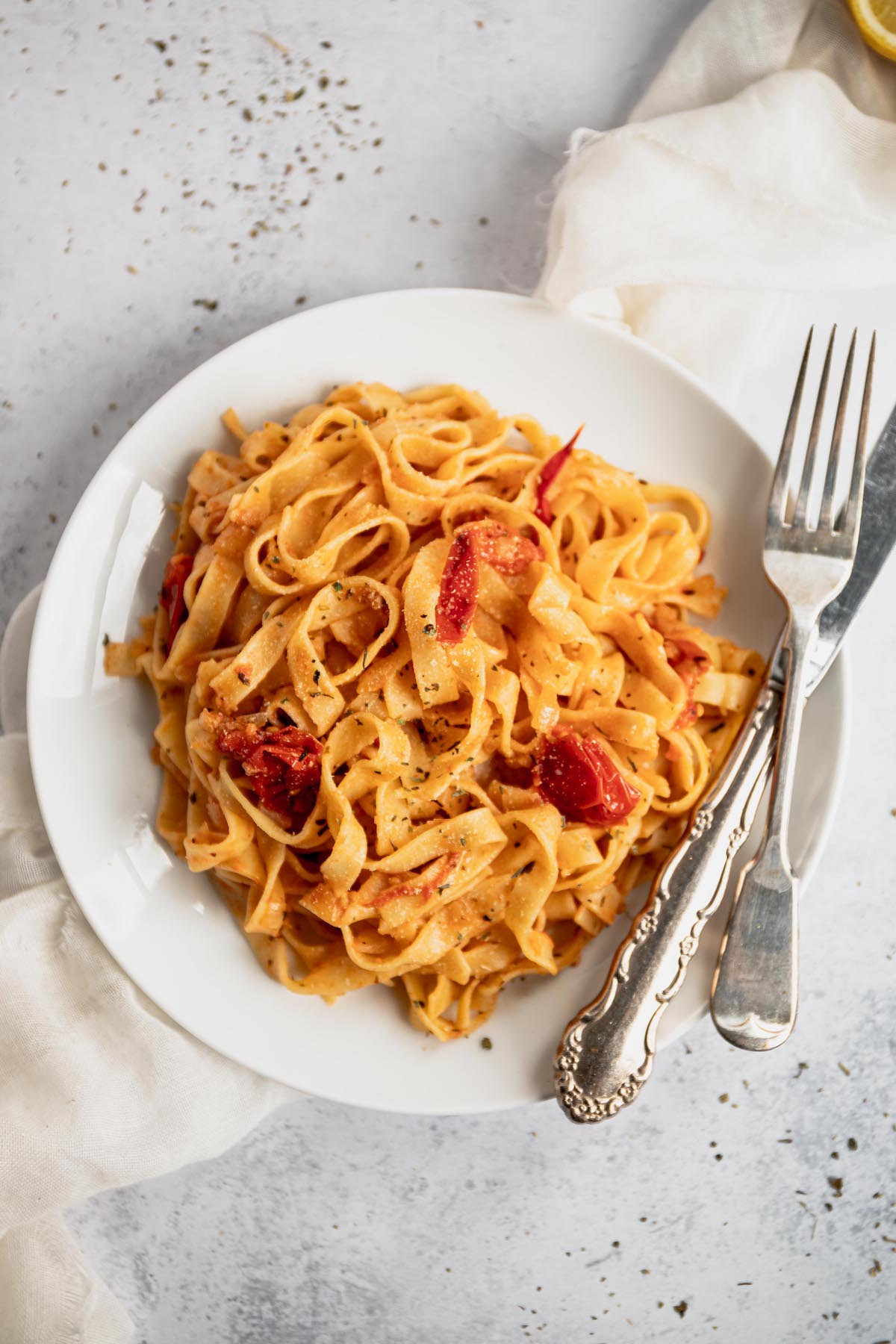Easy Vegan Tomato Pasta