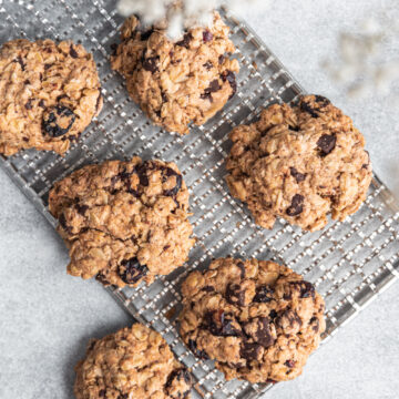 Vegan Cranberry Oatmeal Cookies