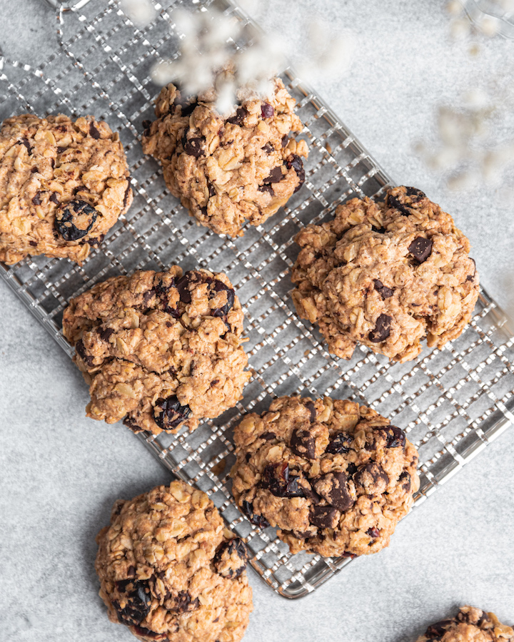 Vegan Cranberry Oatmeal Cookies