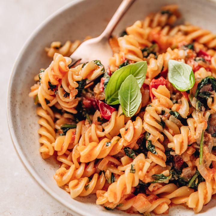 One-Pot Spinach Tomato Pasta